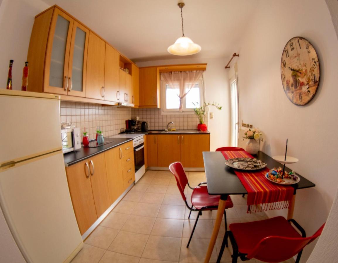 A Quiet Apartment Close To The Sea 구베스 외부 사진